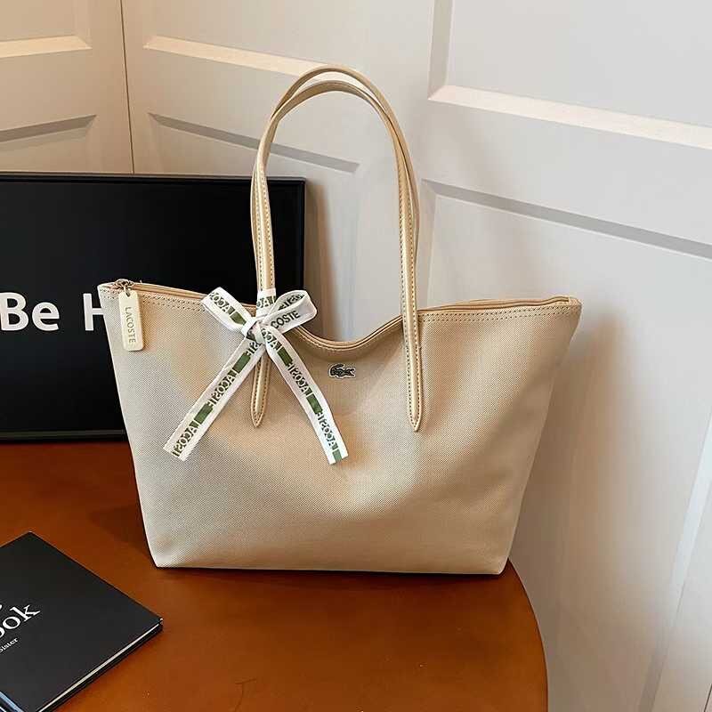 Sac à main élégant Lacoste