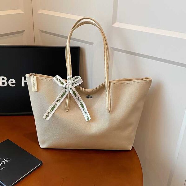 Sac à main élégant Lacoste