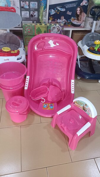 Complete baby bath set