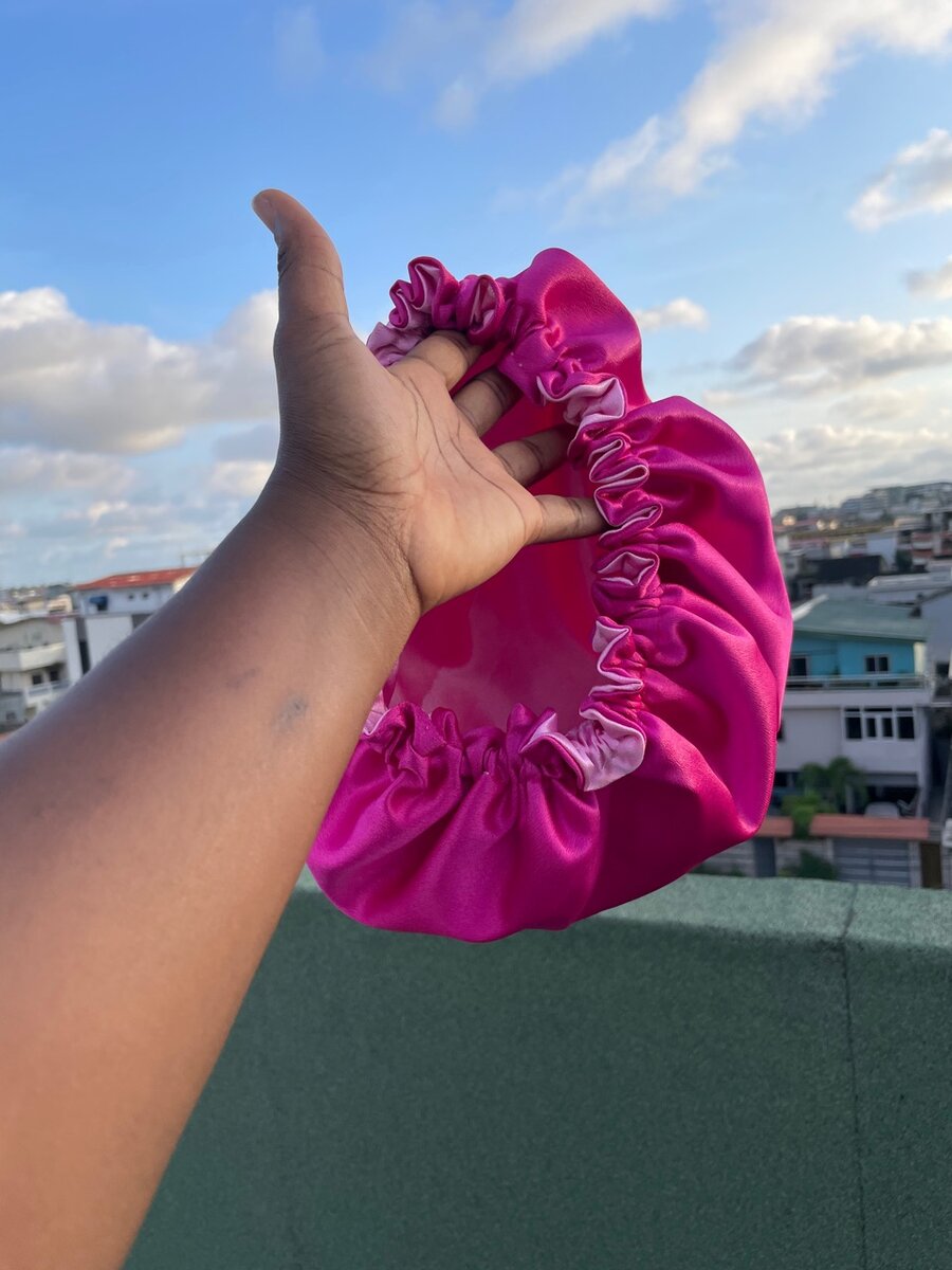 Bonnet en satin double face