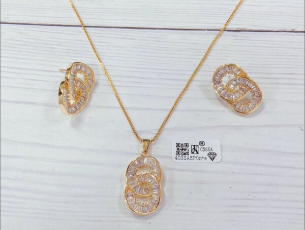 Ensemble boucle et chaîne