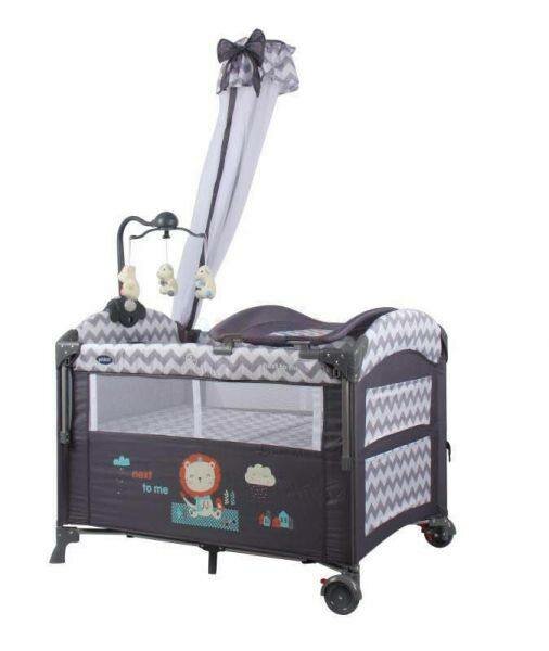 Berceau lit de bébé avec moustiquaire