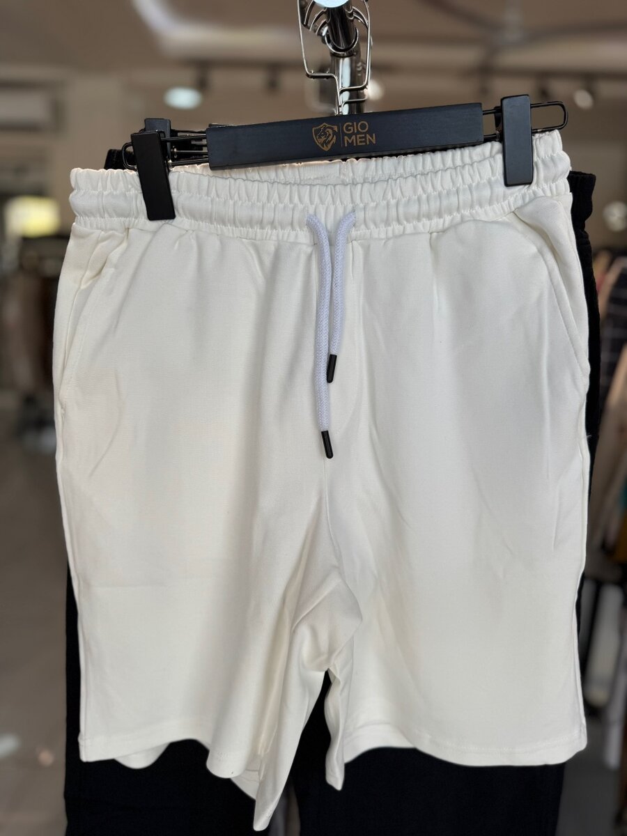 Shorts white