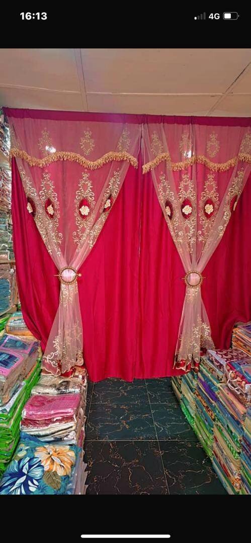 Rideaux élégants bleu brodés