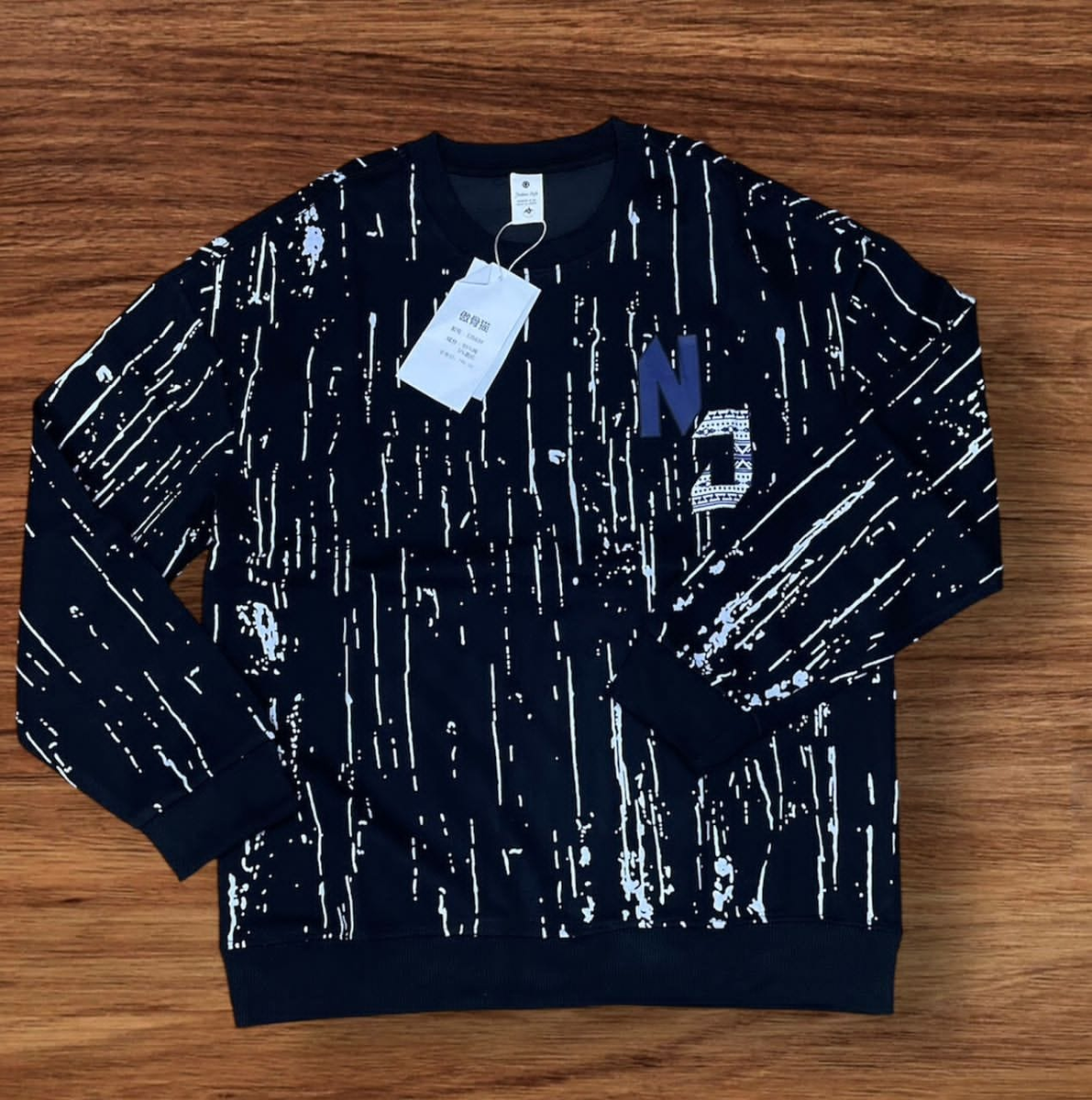 sweatshirt black and white