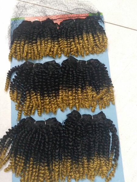 Extensions cheveux bouclés ombrés