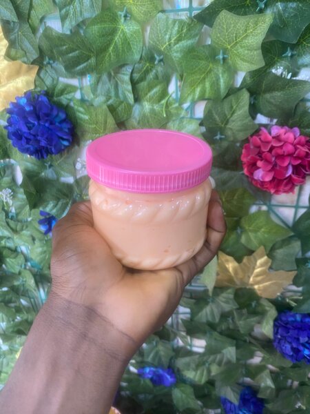 Crème lèvres roses