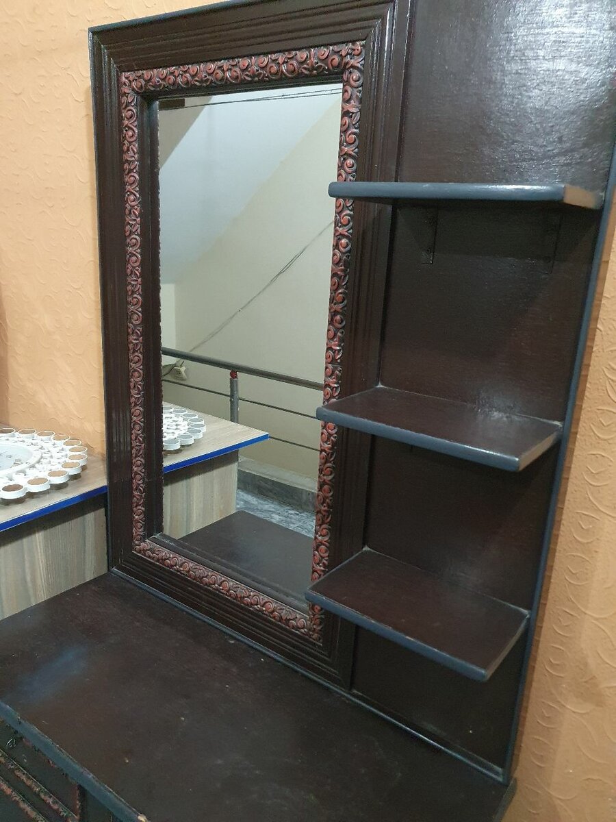 Dressing table