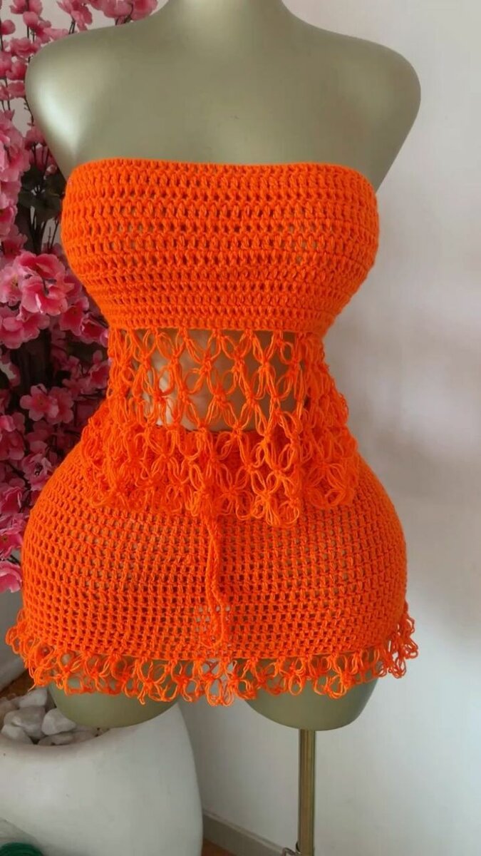Robe crochet élégante d'été
