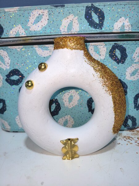 Vase décoratif blanc doré