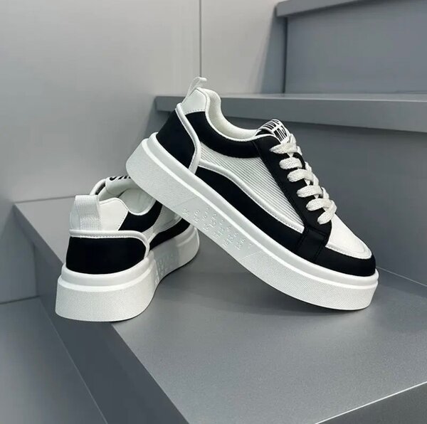 Des paires de baskets