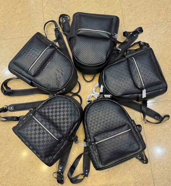 Sacs à dos en cuir noir élégants