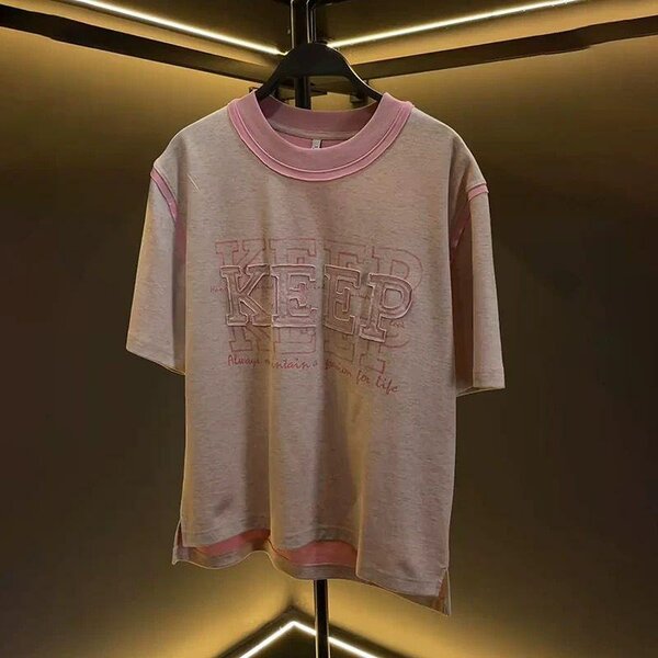T-shirt rose avec imprimé tendance
