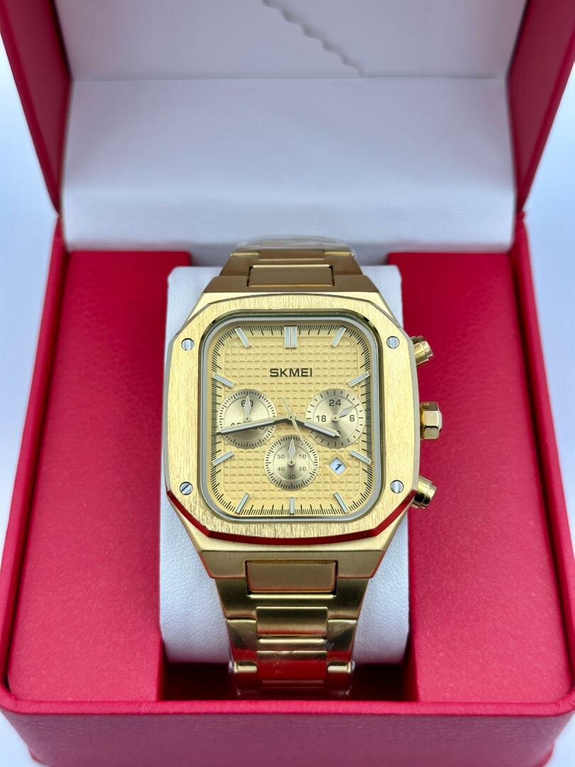 Montre carrée élégante homme