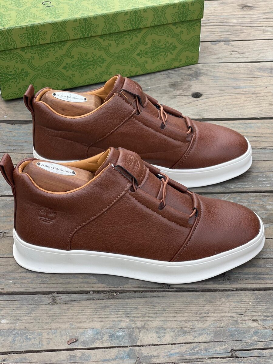 TIMBERLAND BROWN AND COFFEE