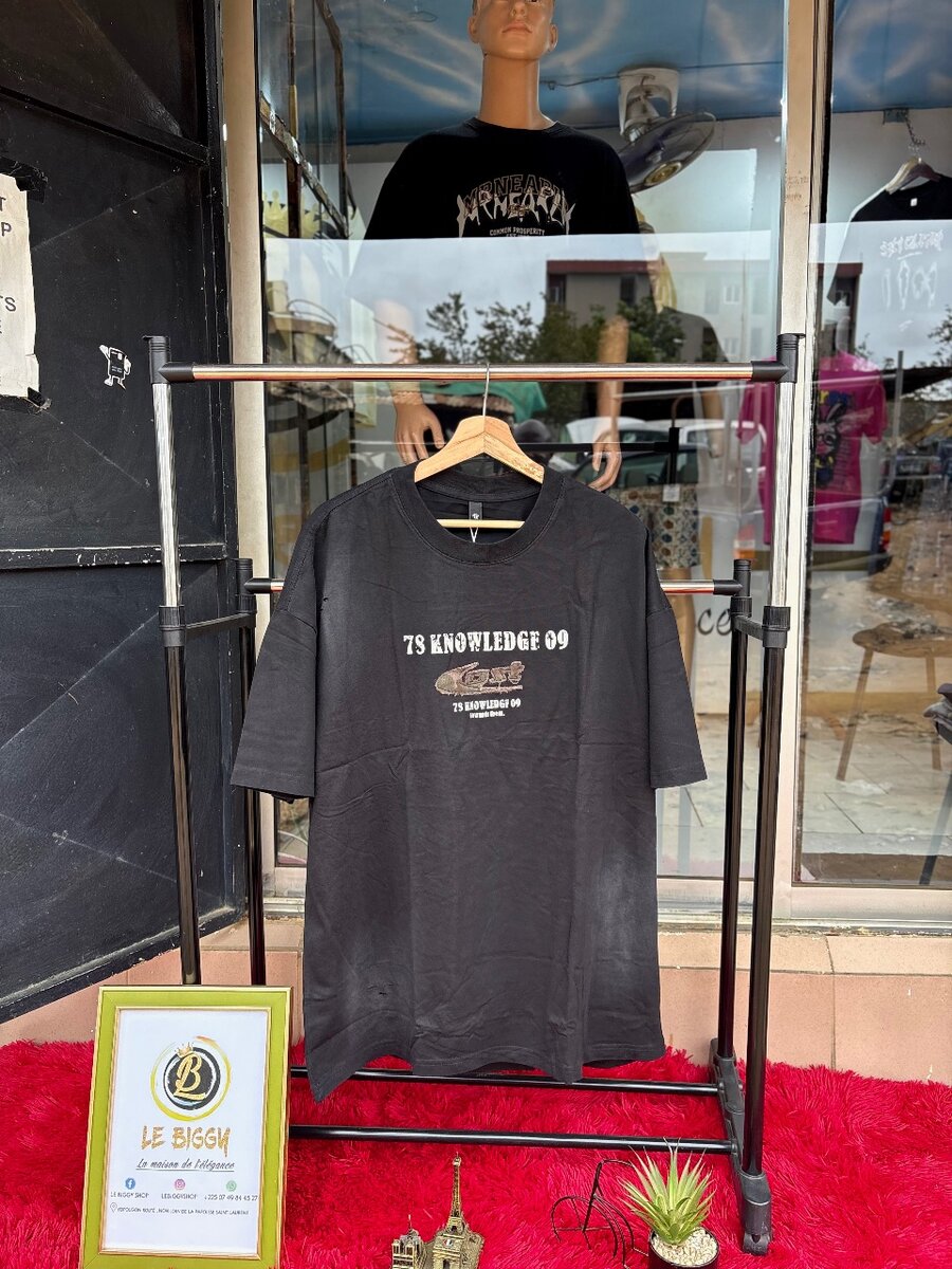 T-shirt Noir Graphique Tendance