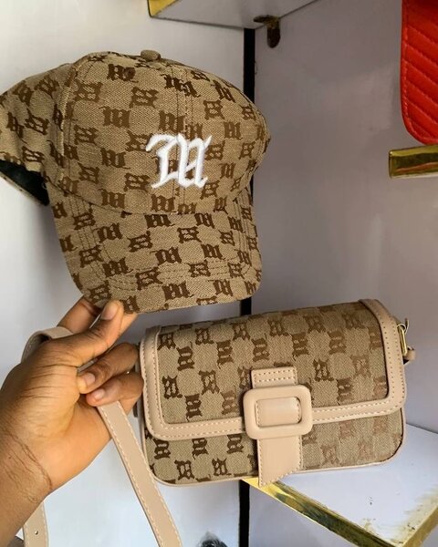 Casquettes et sacs élégants