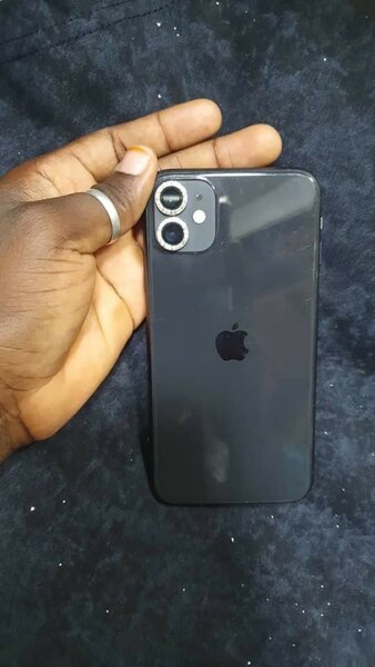 iPhone 11 noir 64GB déverrouillé