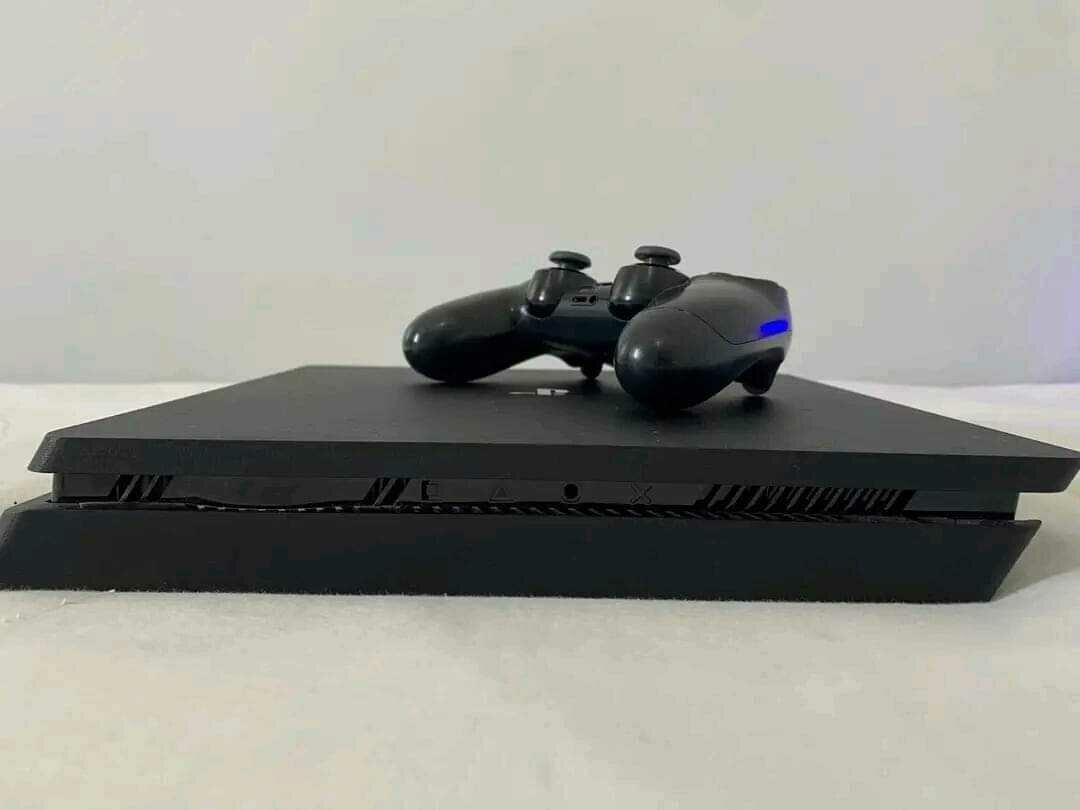 Playstation 4 slim
