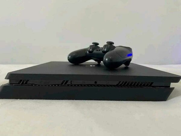 Playstation 4 slim