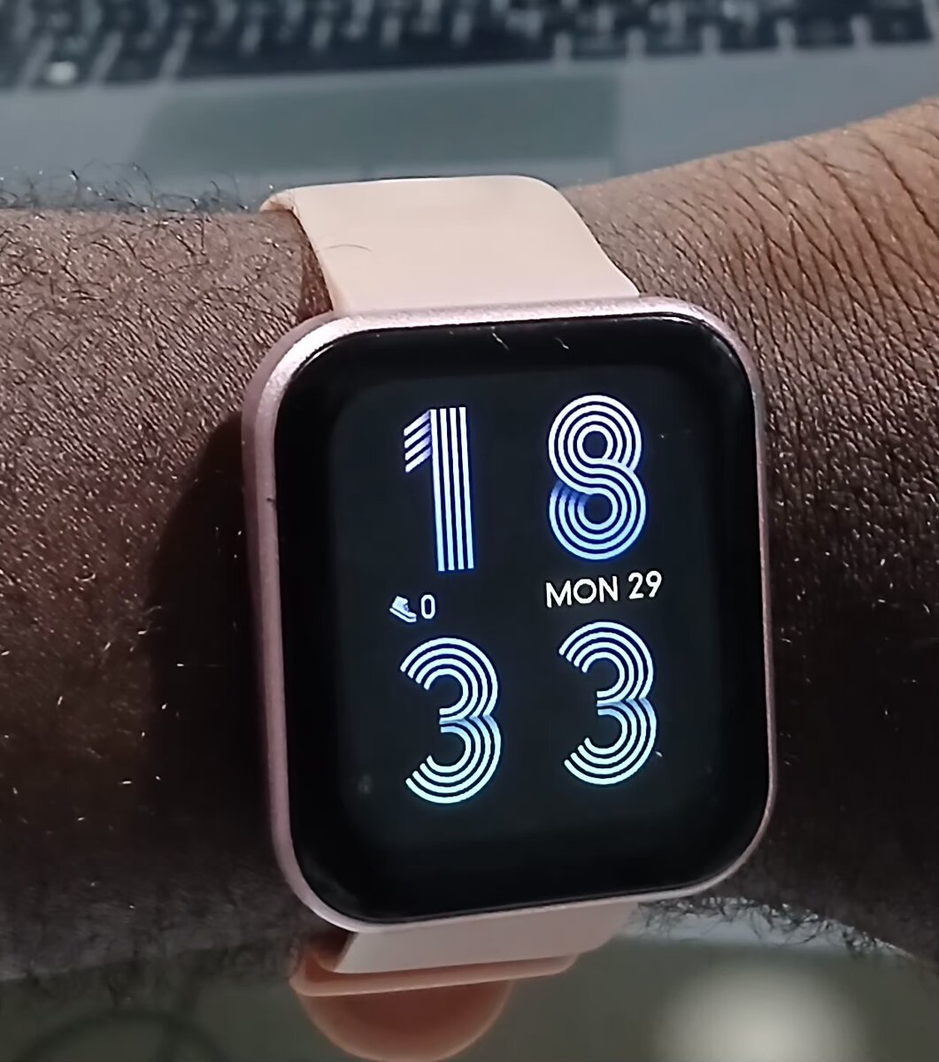 Montre connectée rose élégante