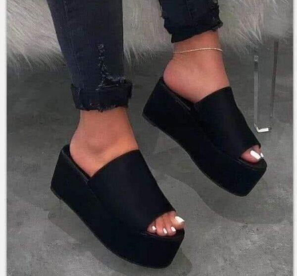 Mules compensées léopard chic