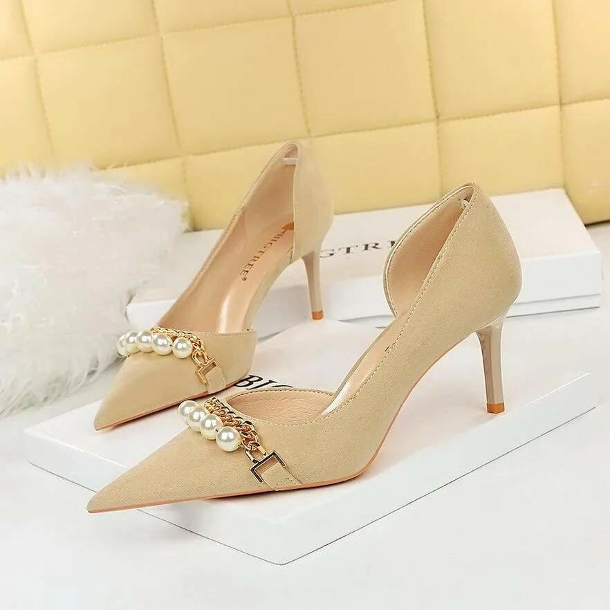 Pearl chain shoe