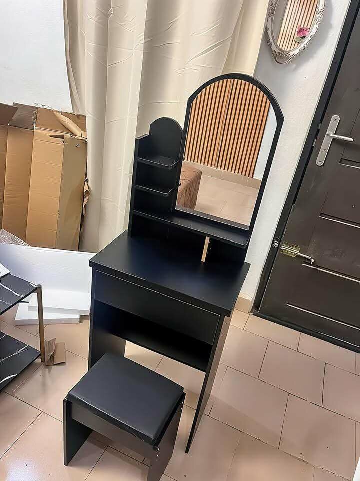 Commode moderne avec miroir