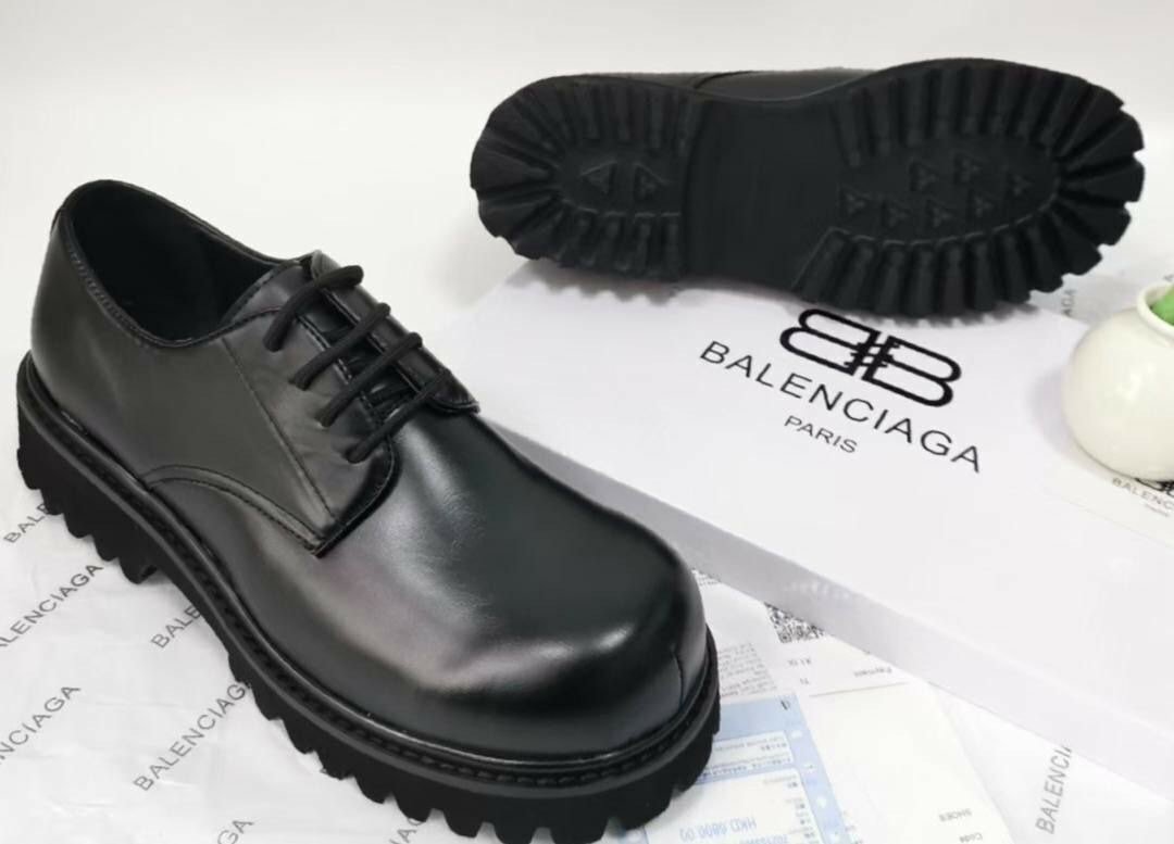 Chaussures en cuir noir Balenciaga