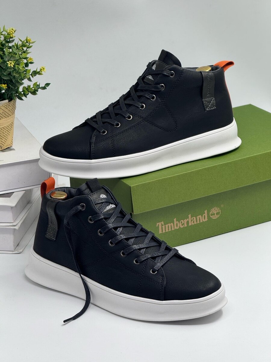 TIMBERLAND BLACK AND WHITE