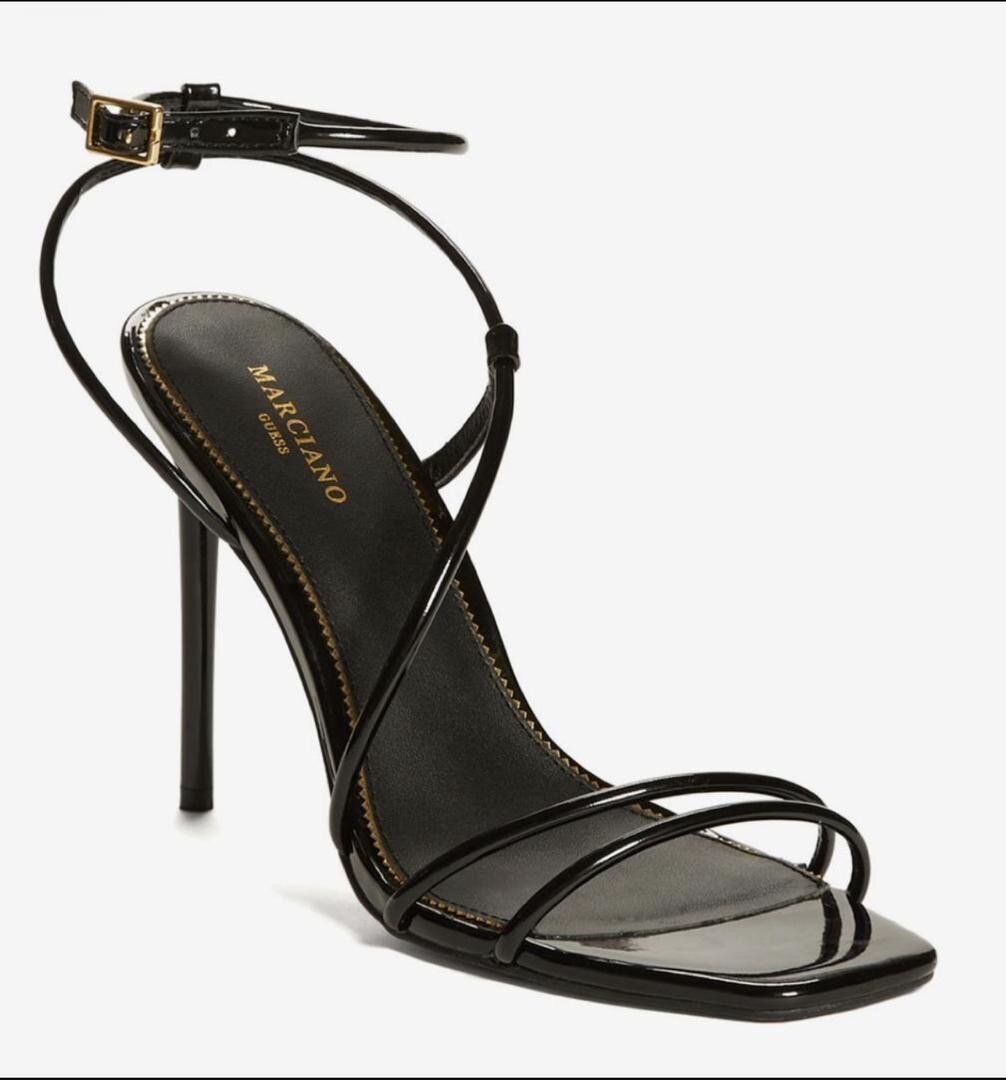 Sandales à talon noir élégant