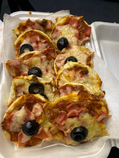 Mini pizzas olives et jambon