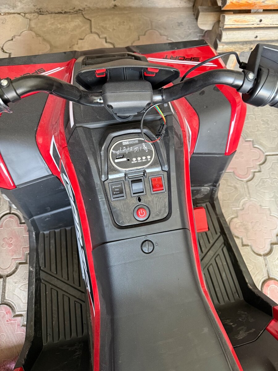 квадроцикл  на пульте управления