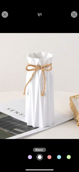 Vase décoratif blanc avec corde