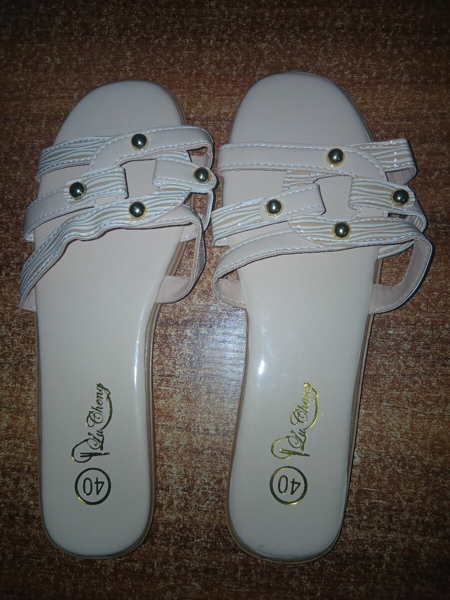 Sandales à talon beige élégant