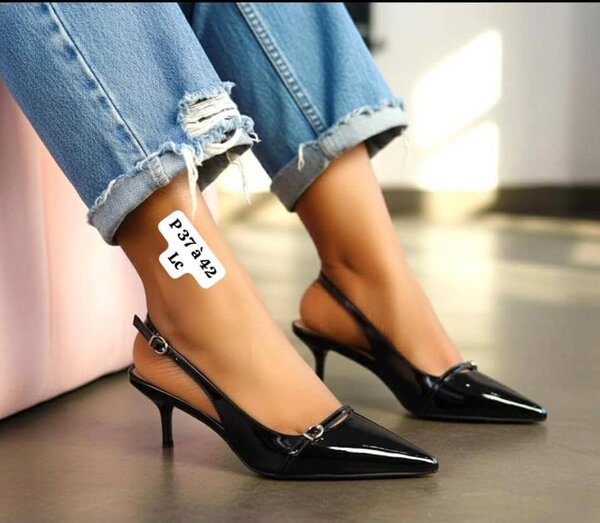 Escarpins à talons noirs élégants