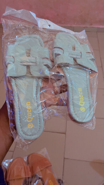 Sandales plates en cuir pour femmes