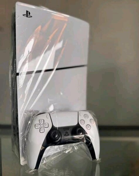 Console de jeux vidéo avec manettes