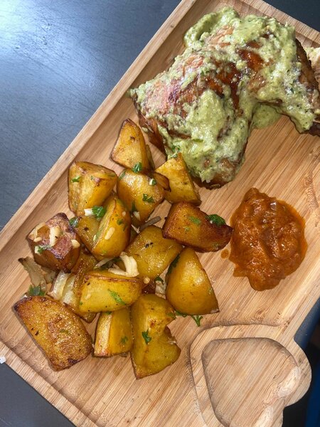 Poulet rôti avec pommes de terre