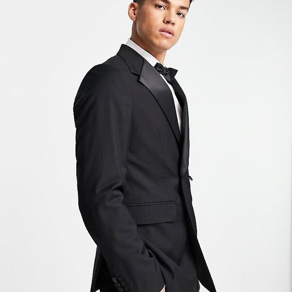 Smoking élégant homme noir