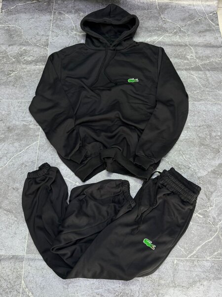 Sweat à capuche et pantalon élégant