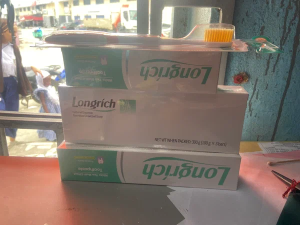 Brosse, dentifrice et savon