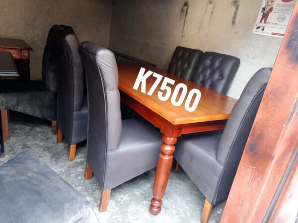 Stylish dining set (table + chairs)