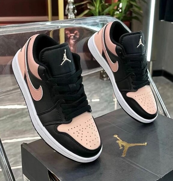 Baskets Air jordan one Noir