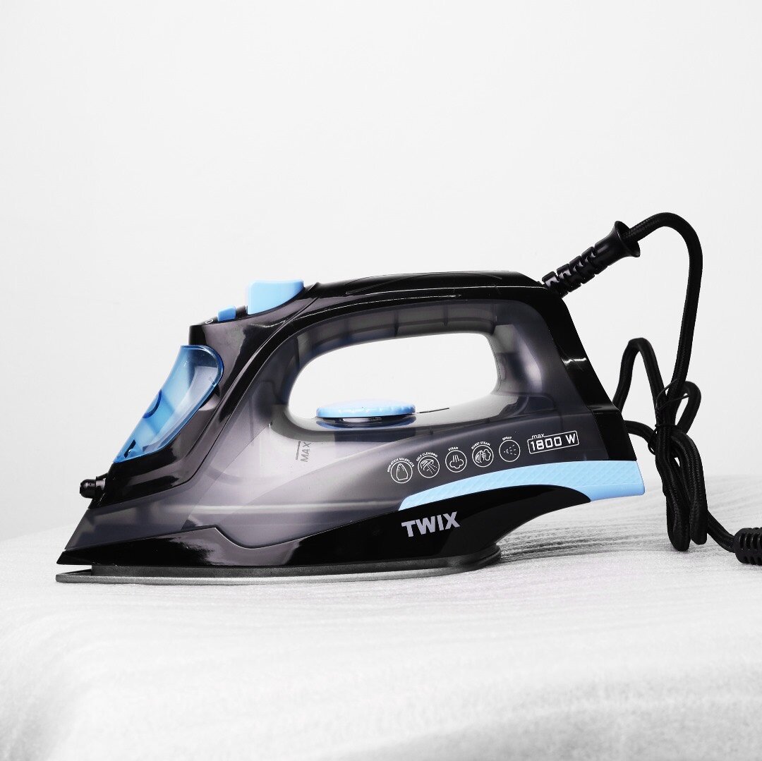 WU-02 Steam Iron 1800