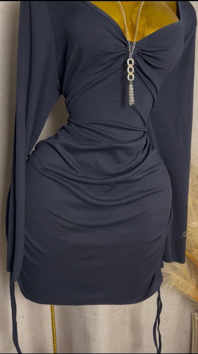 Robe moulante noire élégante