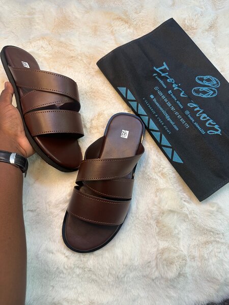 Sandales en cuir marron homme