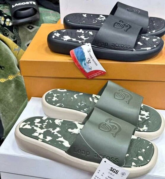 Claquettes unisexes confortables