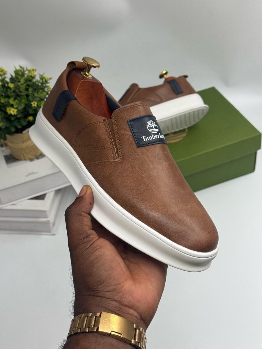 TIMBERLAND BROWN AND WHITE