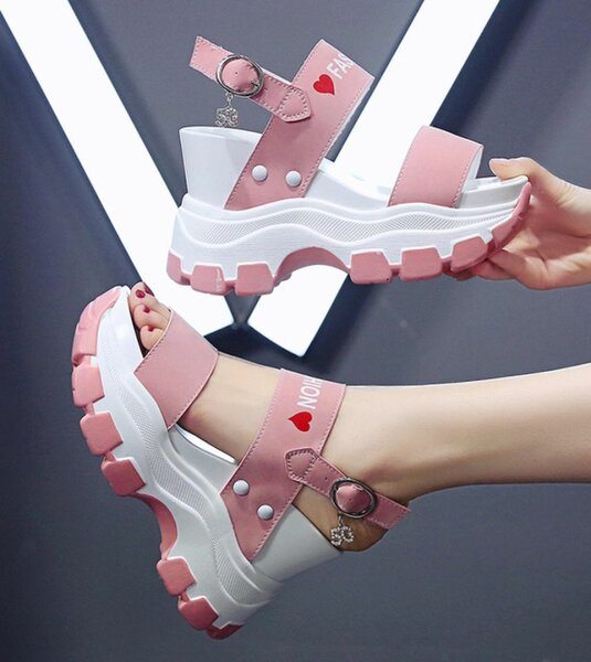 Sandales compensées roses femmes